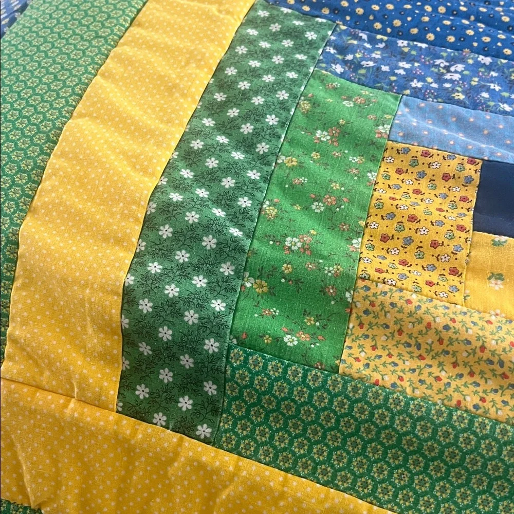 HANDMADE QUILT Pieced LOG CABIN COURTHOUSE STEP Colorful Patchwork Retro